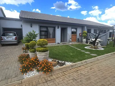 2 Bedroom Apartment For Sale in Hartbeespoort - img