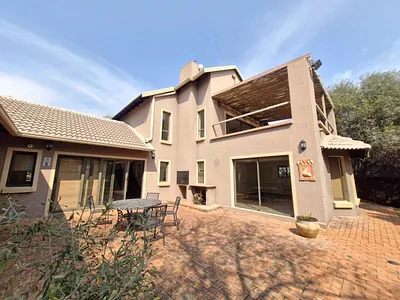 4 Bedroom House To Rent in Hartbeespoort - img