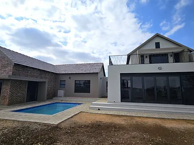 4 Bedroom House For Sale in Hartbeespoort - img