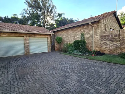 3 Bedroom Townhouse To Rent in Centurion - dwJo.webp
