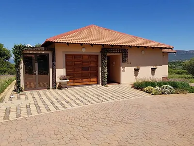 2 Bedroom Townhouse To Rent in Hartbeespoort - img