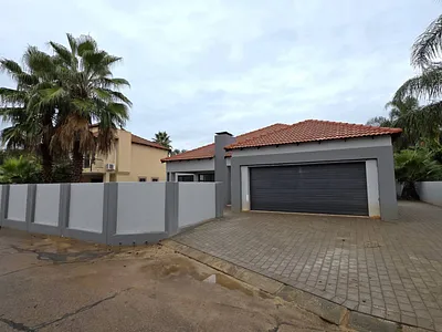 4 Bedroom House For Sale in Hartbeespoort - img