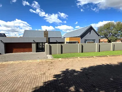 3 Bedroom House For Sale in Leloko Lifestyle & Eco Estate, Hartbeespoort - uhoG.webp
