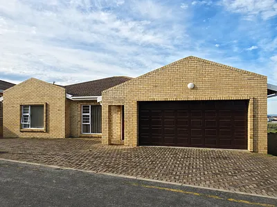 3 Bedroom House For Sale in Jeffreys Bay - Q6tU.webp