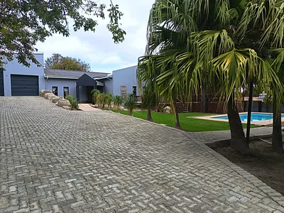 7 Bedroom House To Rent in Humansdorp - rsad.webp