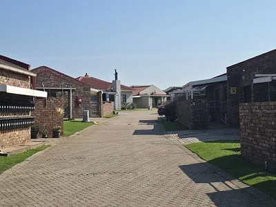 2 Bedroom Townhouse For Sale in Jeffreys Bay - img