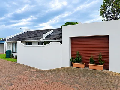 2 Bedroom Townhouse To Rent in Jeffreys Bay - img
