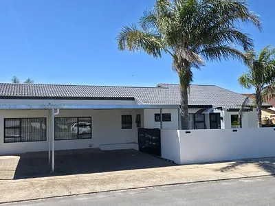 3 Bedroom House For Sale in Jeffreys Bay - wKJF.webp