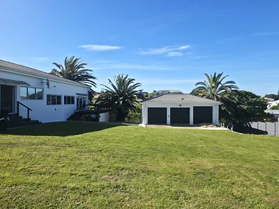 4 Bedroom House For Sale in Jeffreys Bay - img