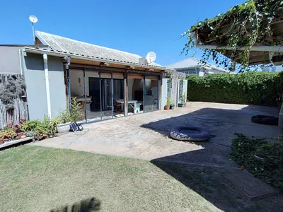 5 Bedroom House For Sale in Jeffreys Bay - Bkee.webp