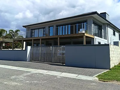 5 Bedroom House For Sale in Jeffreys Bay - cQEE.webp