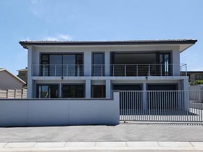 5 Bedroom House For Sale in Jeffreys Bay - wcsM.webp