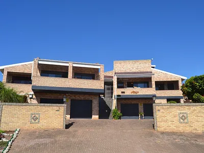6 Bedroom House For Sale in Jeffreys Bay - iYs0.webp
