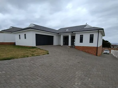 3 Bedroom House For Sale in Jeffreys Bay - 4QTf.webp