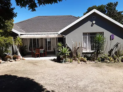 4 Bedroom House For Sale in Jeffreys Bay - Sx5h.webp