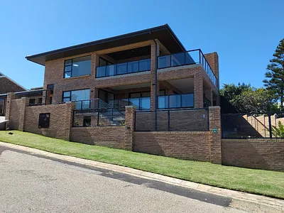 4 Bedroom House For Sale in Jeffreys Bay - Ym24.webp