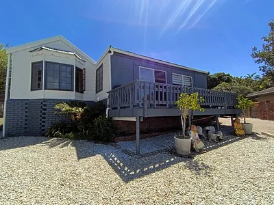 3 Bedroom House For Sale in Jeffreys Bay - 4upC.webp