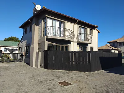 4 Bedroom Apartment For Sale in Jeffreys Bay - 1pYR.webp