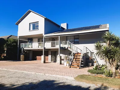 5 Bedroom House For Sale in Jeffreys Bay - fuIj.webp