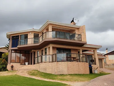 4 Bedroom House To Rent in Jeffreys Bay - VE5r.webp
