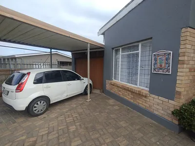 4 Bedroom House For Sale in Humansdorp - img