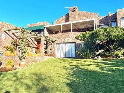 4 Bedroom House For Sale in Jeffreys Bay - img