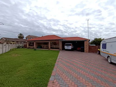 3 Bedroom House For Sale in Jeffreys Bay - DCHw.webp