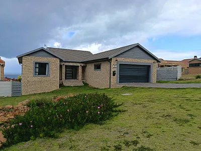 4 Bedroom House For Sale in Jeffreys Bay - 2F1s.webp