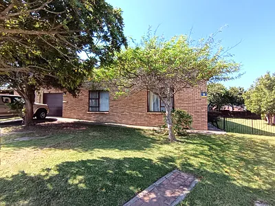 2 Bedroom House For Sale in Jeffreys Bay - 7ZPI.webp