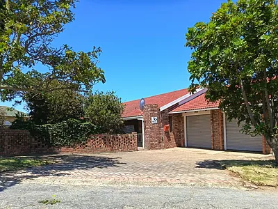 3 Bedroom House For Sale in Jeffreys Bay - Te4K.webp
