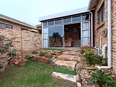 3 Bedroom Townhouse For Sale in Jeffreys Bay - 1vFw.webp