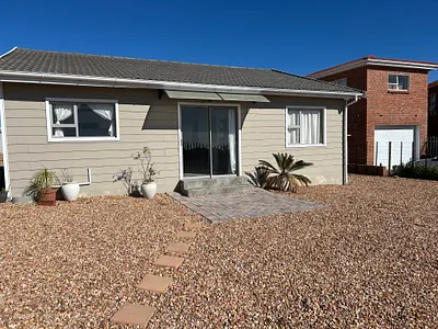 3 Bedroom House For Sale in Jeffreys Bay - P2Tu.webp