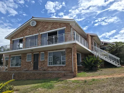 4 Bedroom House For Sale in Jeffreys Bay - APYd.webp
