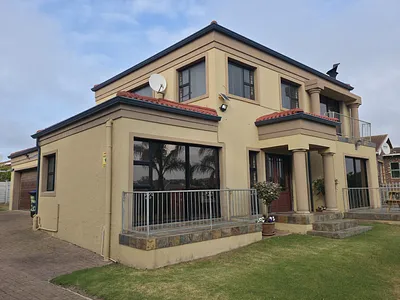 4 Bedroom House For Sale in Jeffreys Bay - Y5KM.webp