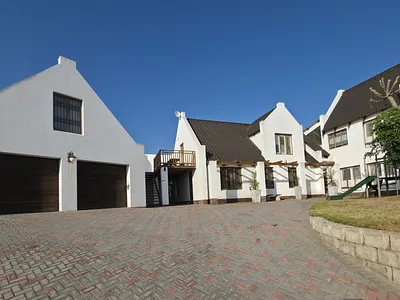5 Bedroom House For Sale in Jeffreys Bay - hSDZ.webp