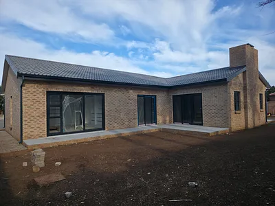 3 Bedroom House For Sale in Jeffreys Bay - BEkl.webp
