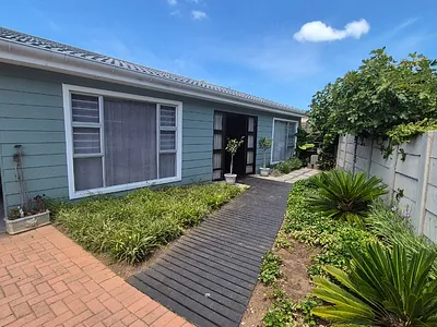3 Bedroom House To Rent in Jeffreys Bay - bhao.webp