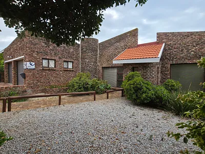 4 Bedroom House For Sale in Jeffreys Bay - img