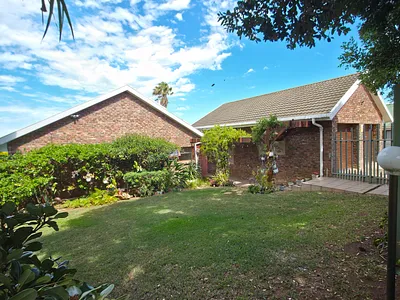 6 Bedroom House For Sale in Jeffreys Bay - img