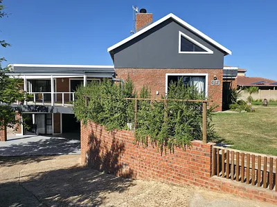 5 Bedroom House For Sale in Jeffreys Bay - i8lE.webp