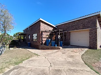 3 Bedroom House For Sale in Jeffreys Bay - V7DH.webp