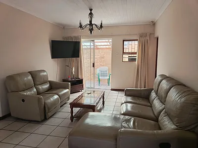 2 Bedroom Townhouse To Rent in Jeffreys Bay - 5lJY.webp