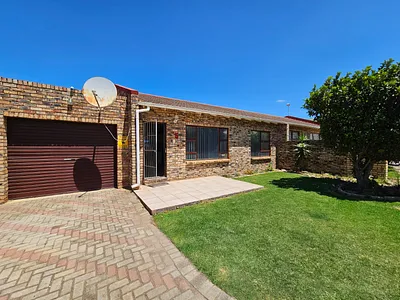 2 Bedroom Townhouse For Sale in Jeffreys Bay - img