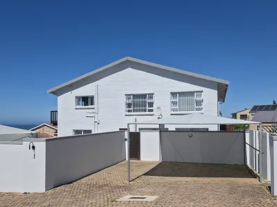 6 Bedroom House For Sale in Jeffreys Bay - img