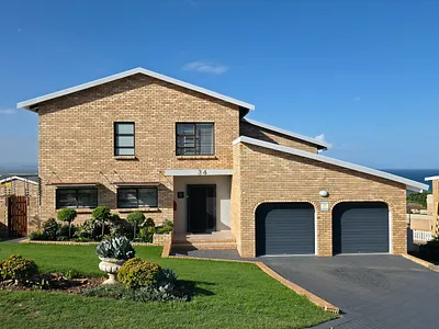 4 Bedroom House For Sale in Jeffreys Bay - r3U1.webp