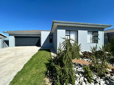 3 Bedroom House For Sale in Jeffreys Bay - x1hp.webp