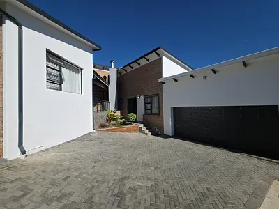 4 Bedroom House For Sale in Jeffreys Bay - img