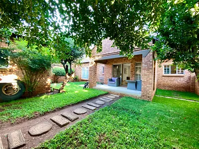 2 Bedroom Townhouse For Sale in Pretoria - 5EkR.webp