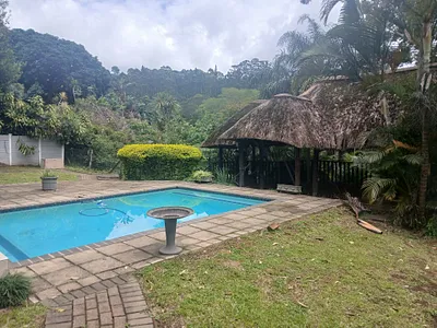 4 Bedroom House For Sale in Pinetown - HhKZ.webp