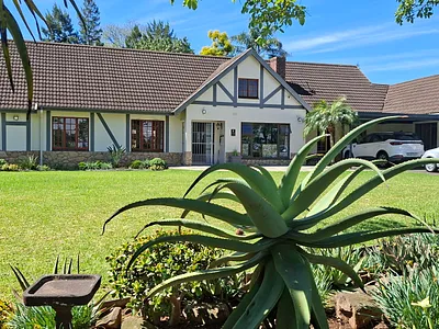 4 Bedroom House For Sale in Hillcrest - img